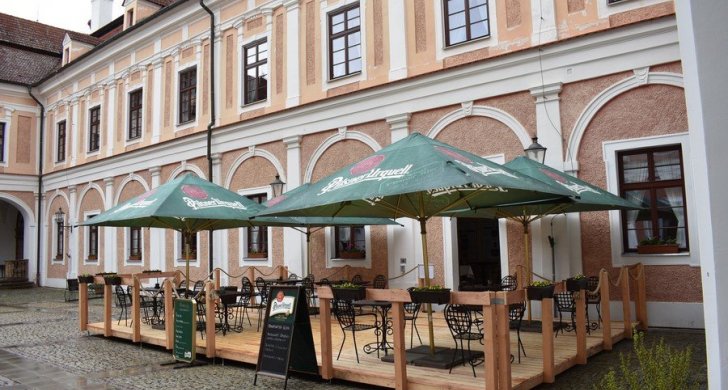 Restaurace na zámku.JPG